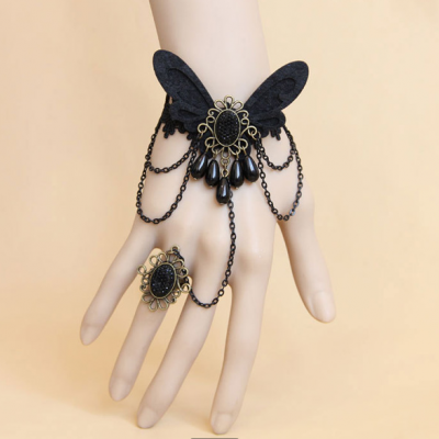 Retro Exaggerated Nightclub Butterfly Bracelet With One Chain Ring Of Female Ornaments