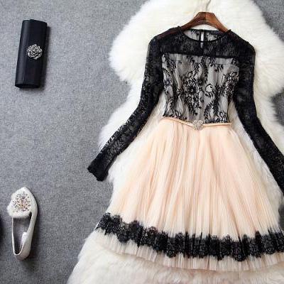Slim Lace Long-Sleeved Dress
