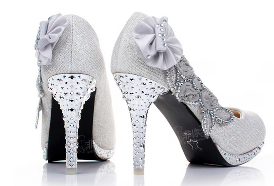 yeezy giant slippers